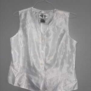 Danny & Nicole White Sleeveless Blouse